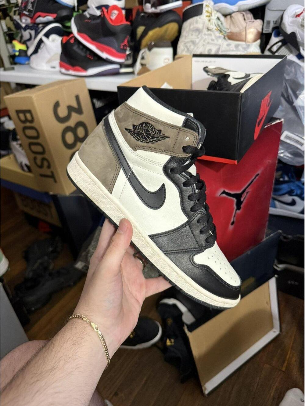 Jordan retro 1 mocha sz 9